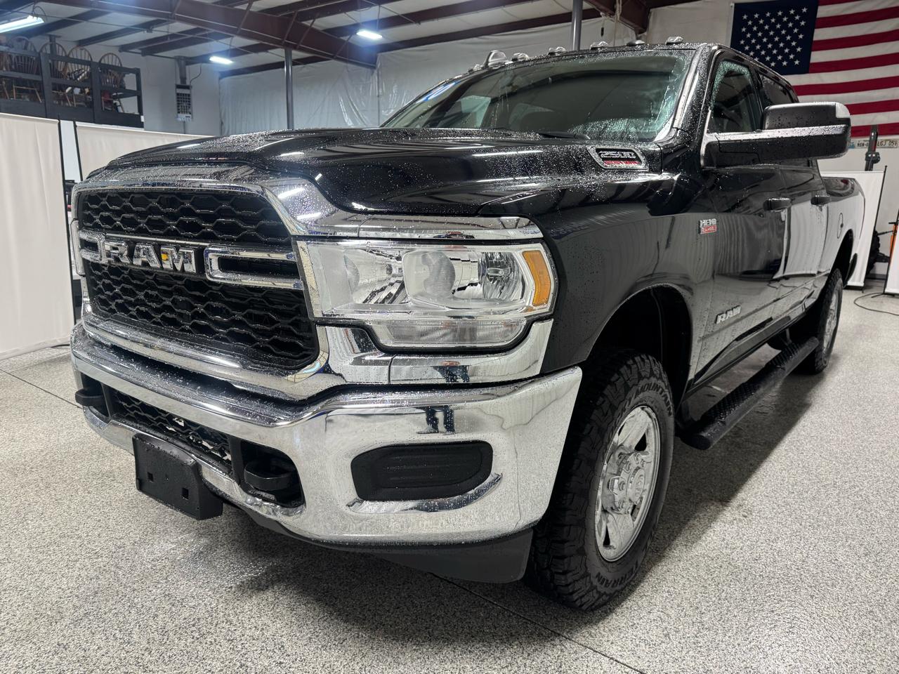 RAM 2500 Tradesman 4x4 Crew Cab 6'4" Box 2020