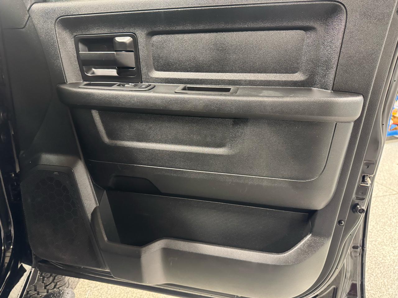 RAM 2500 Tradesman 4x4 Crew Cab 6'4" Box 2020