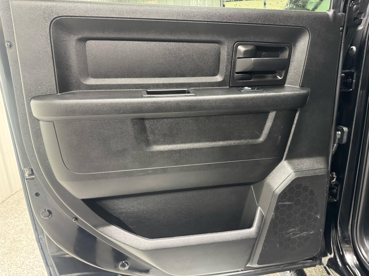 RAM 2500 Tradesman 4x4 Crew Cab 6'4" Box 2020