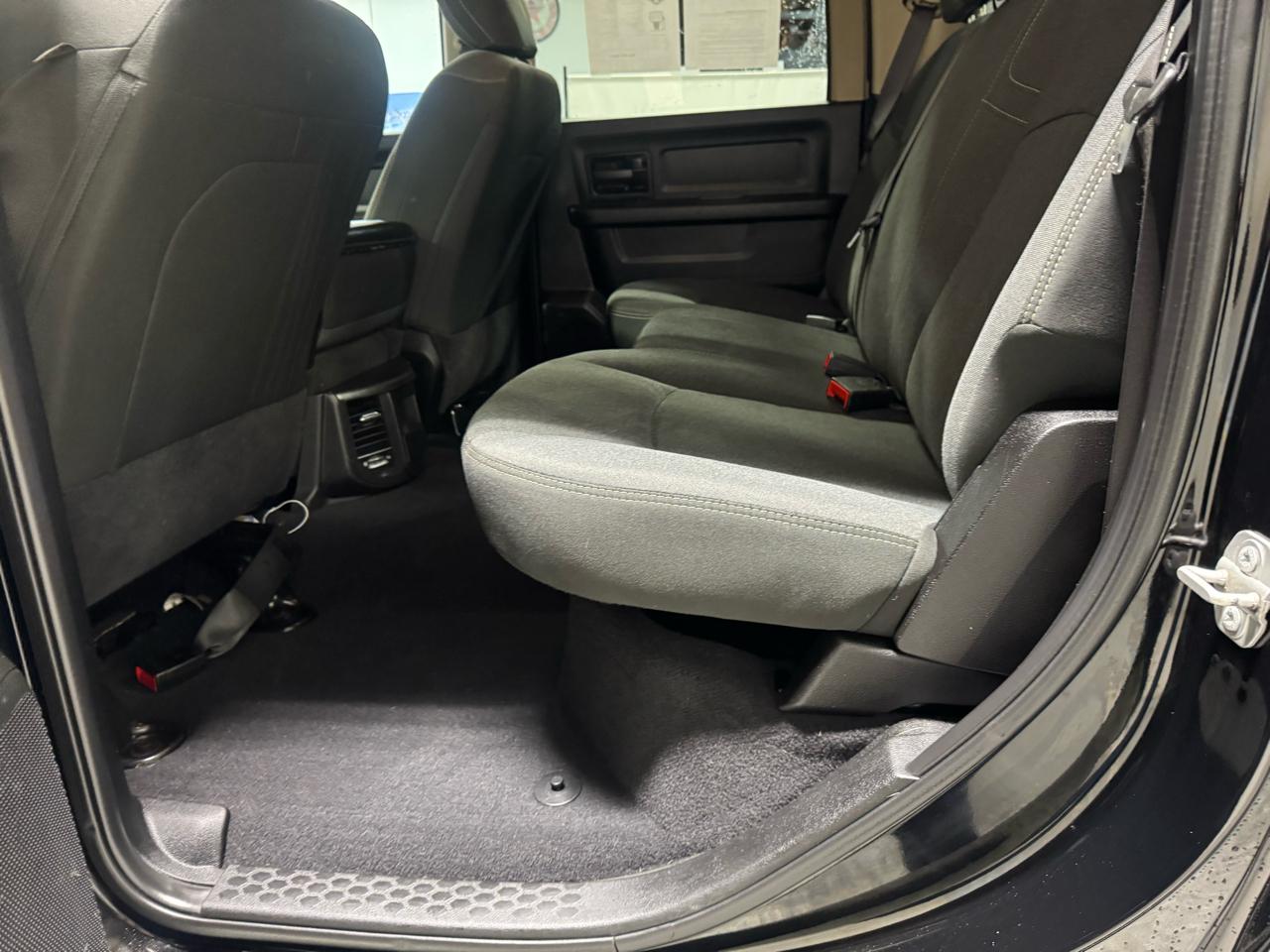 RAM 2500 Tradesman 4x4 Crew Cab 6'4" Box 2020