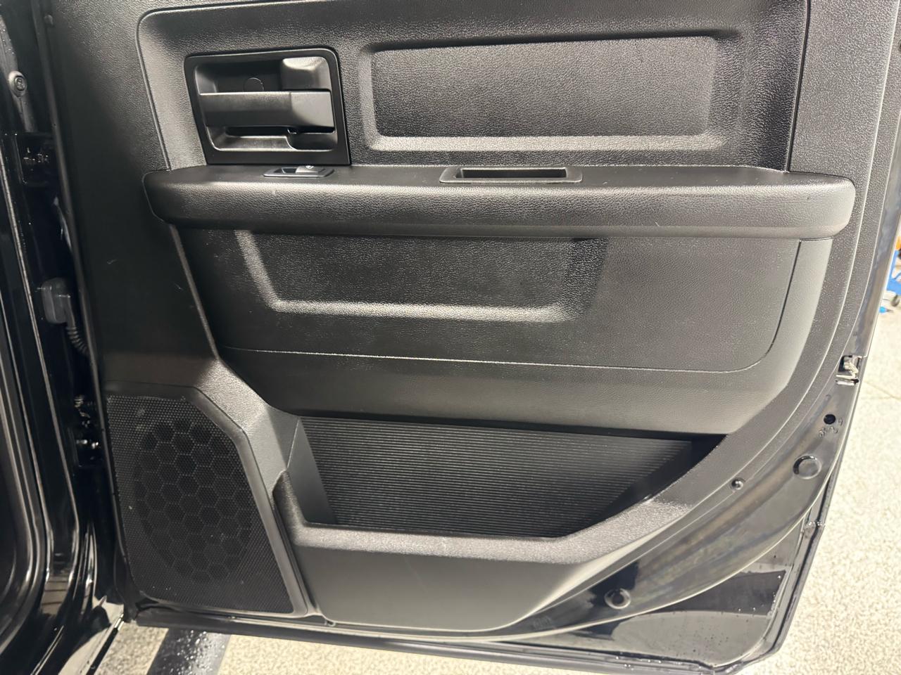 RAM 2500 Tradesman 4x4 Crew Cab 6'4" Box 2020