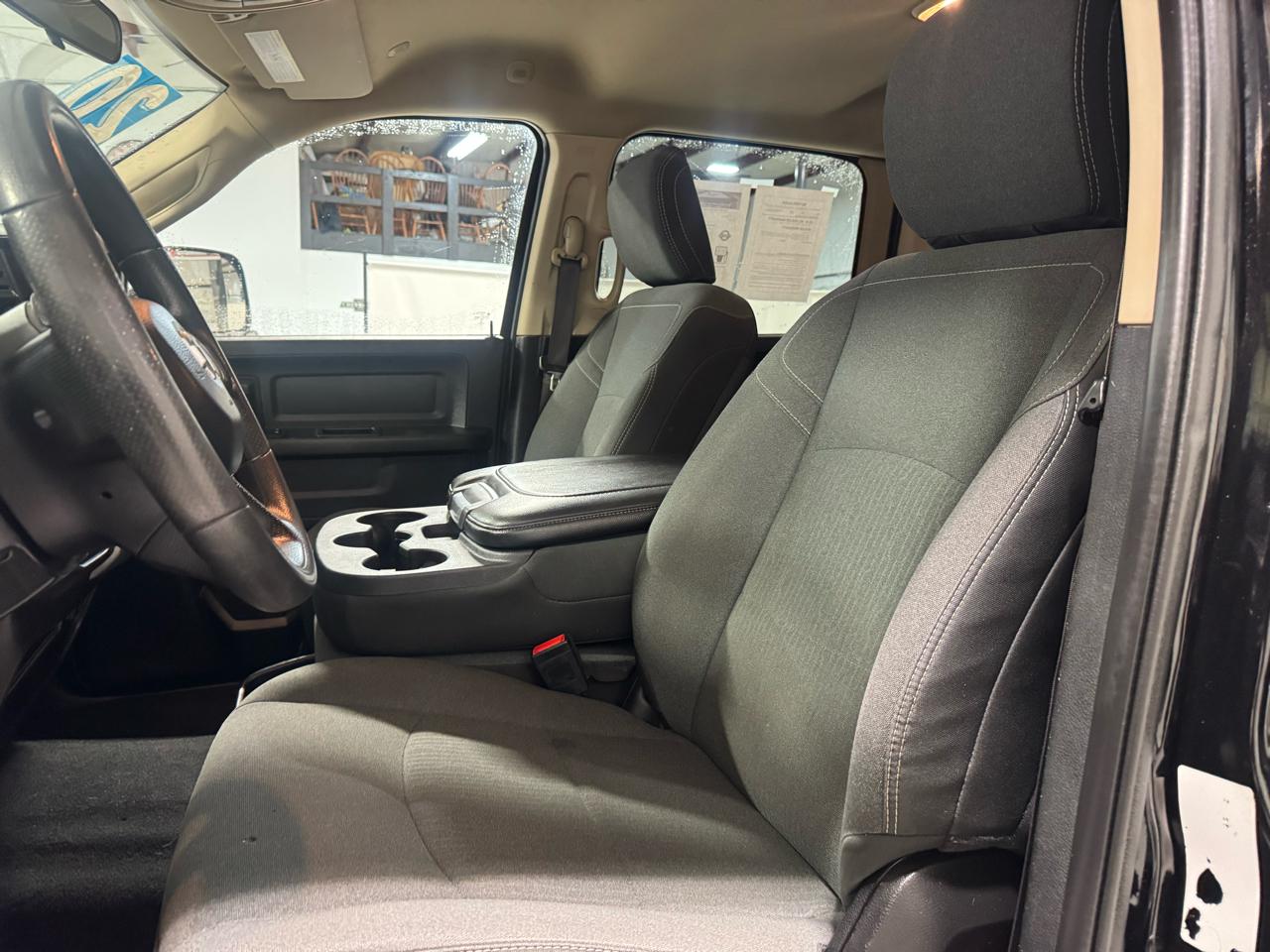 RAM 2500 Tradesman 4x4 Crew Cab 6'4" Box 2020