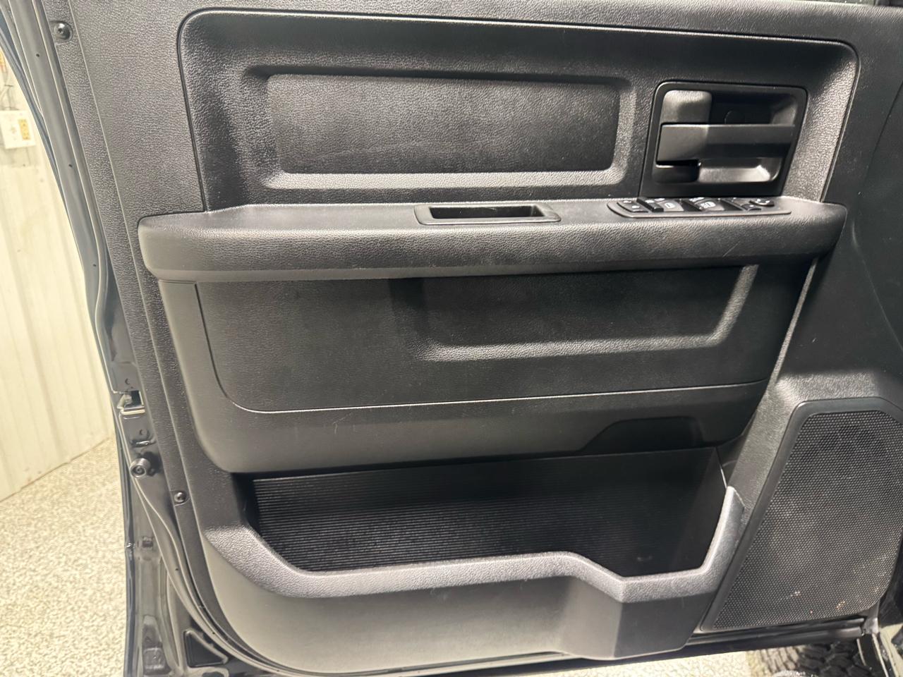 RAM 2500 Tradesman 4x4 Crew Cab 6'4" Box 2020