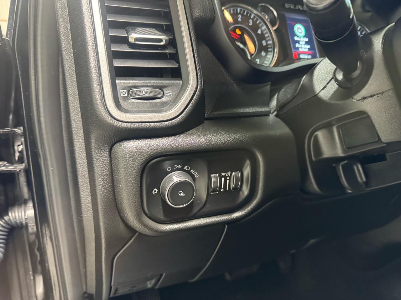 RAM 2500 Tradesman 4x4 Crew Cab 6'4" Box 2020