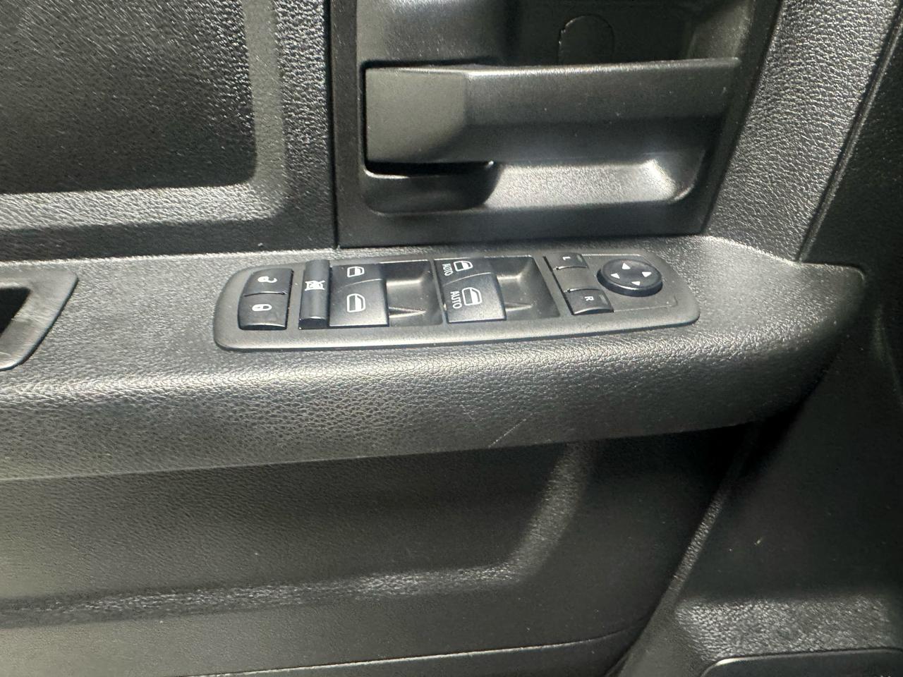 RAM 2500 Tradesman 4x4 Crew Cab 6'4" Box 2020