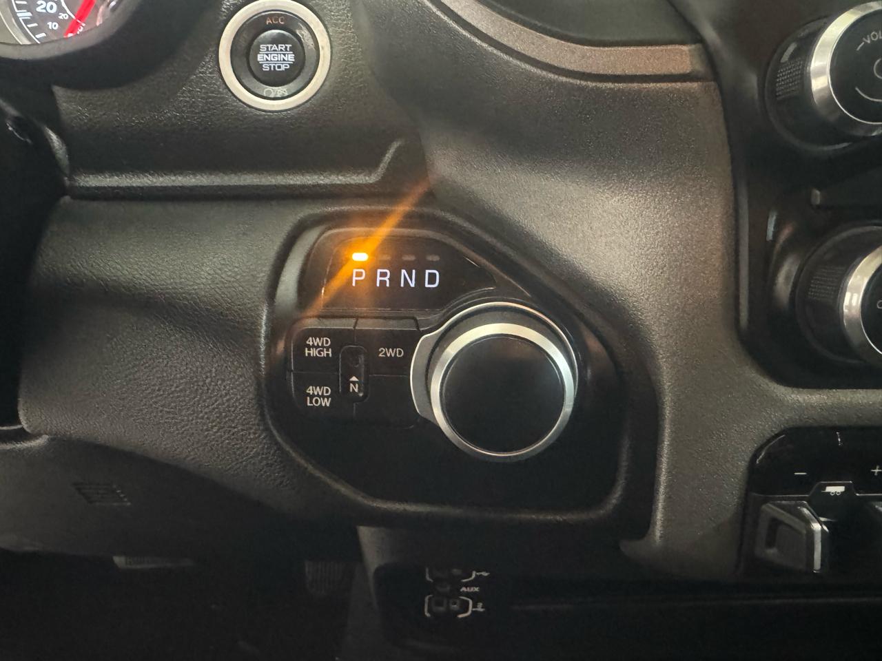 RAM 2500 Tradesman 4x4 Crew Cab 6'4" Box 2020