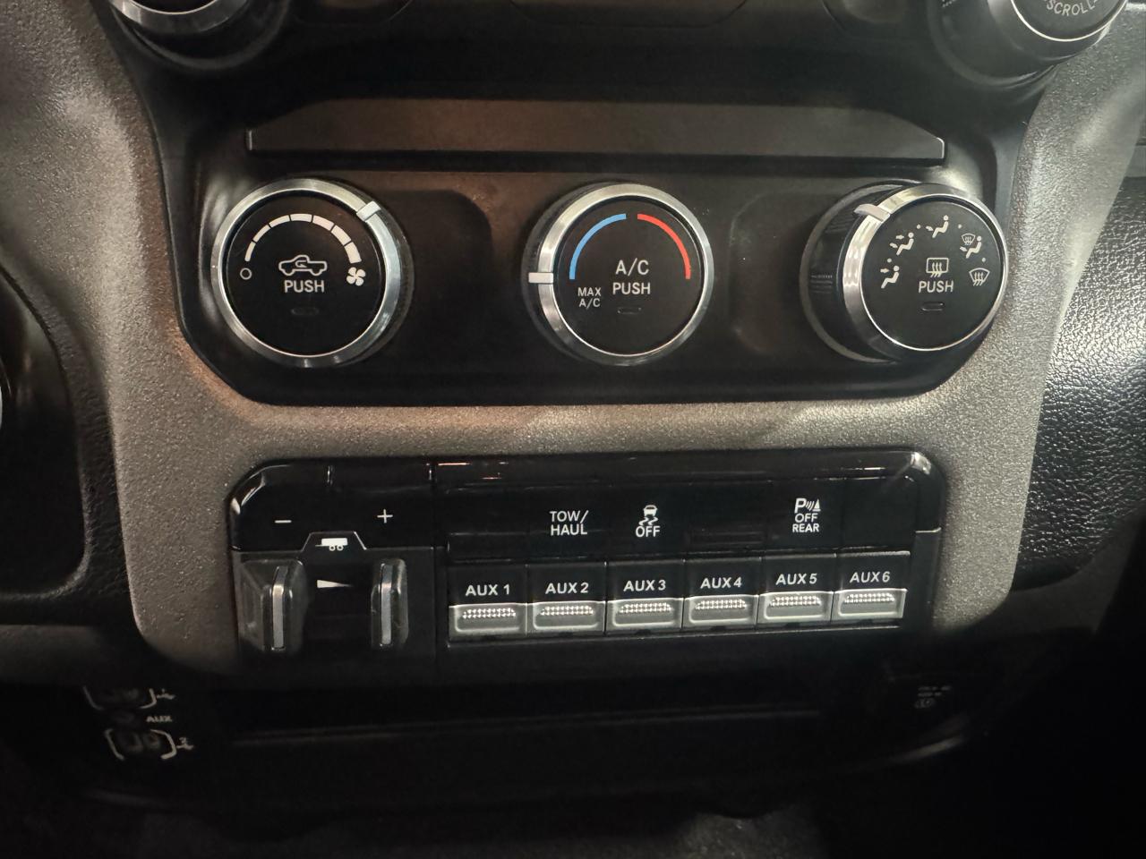 RAM 2500 Tradesman 4x4 Crew Cab 6'4" Box 2020