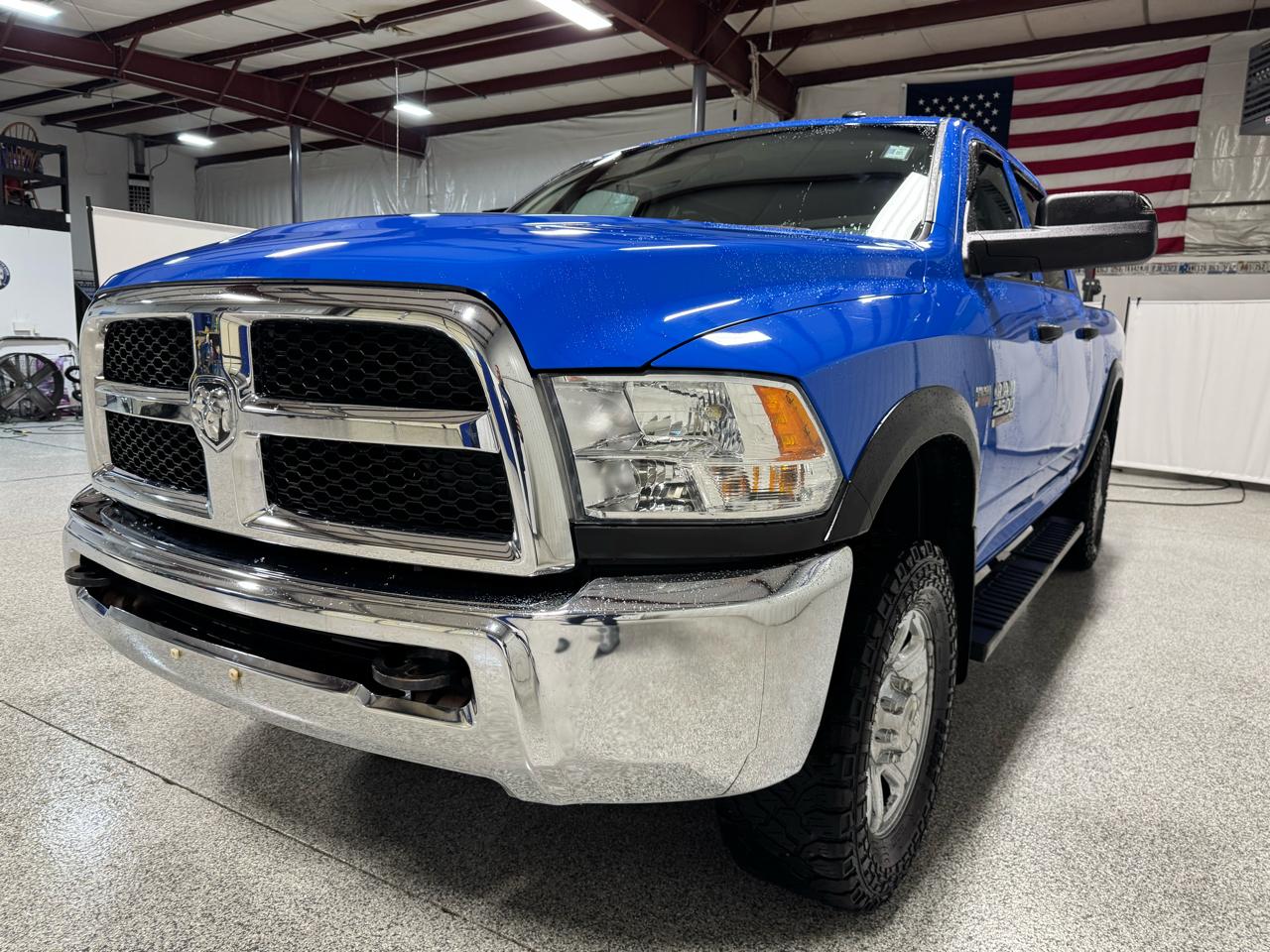 RAM 2500 Tradesman 4x4 Crew Cab 6'4" Box 2017