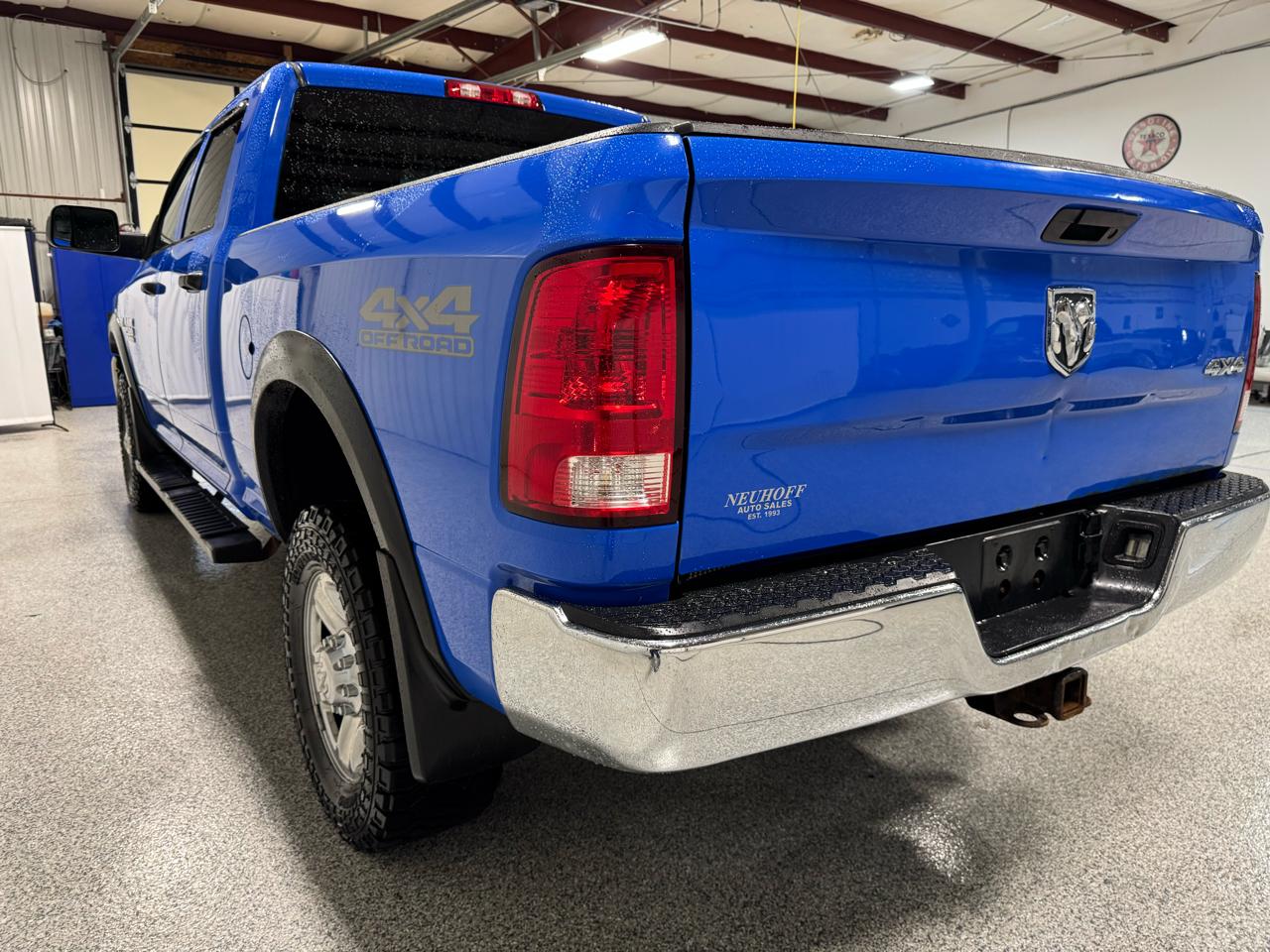 RAM 2500 Tradesman 4x4 Crew Cab 6'4" Box 2017