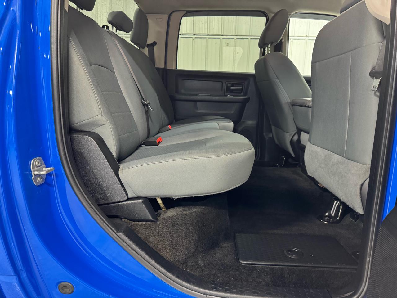 RAM 2500 Tradesman 4x4 Crew Cab 6'4" Box 2017