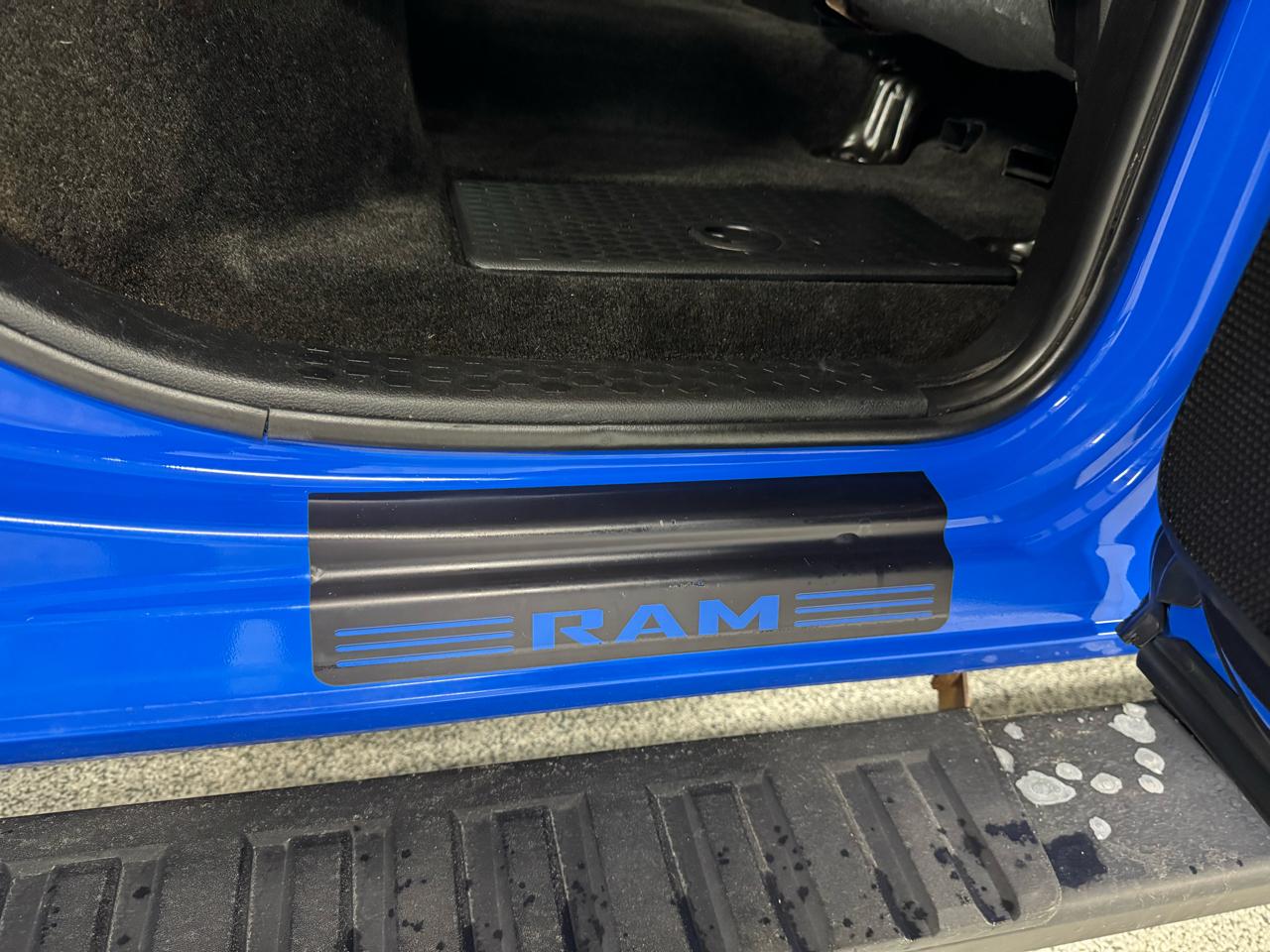 RAM 2500 Tradesman 4x4 Crew Cab 6'4" Box 2017