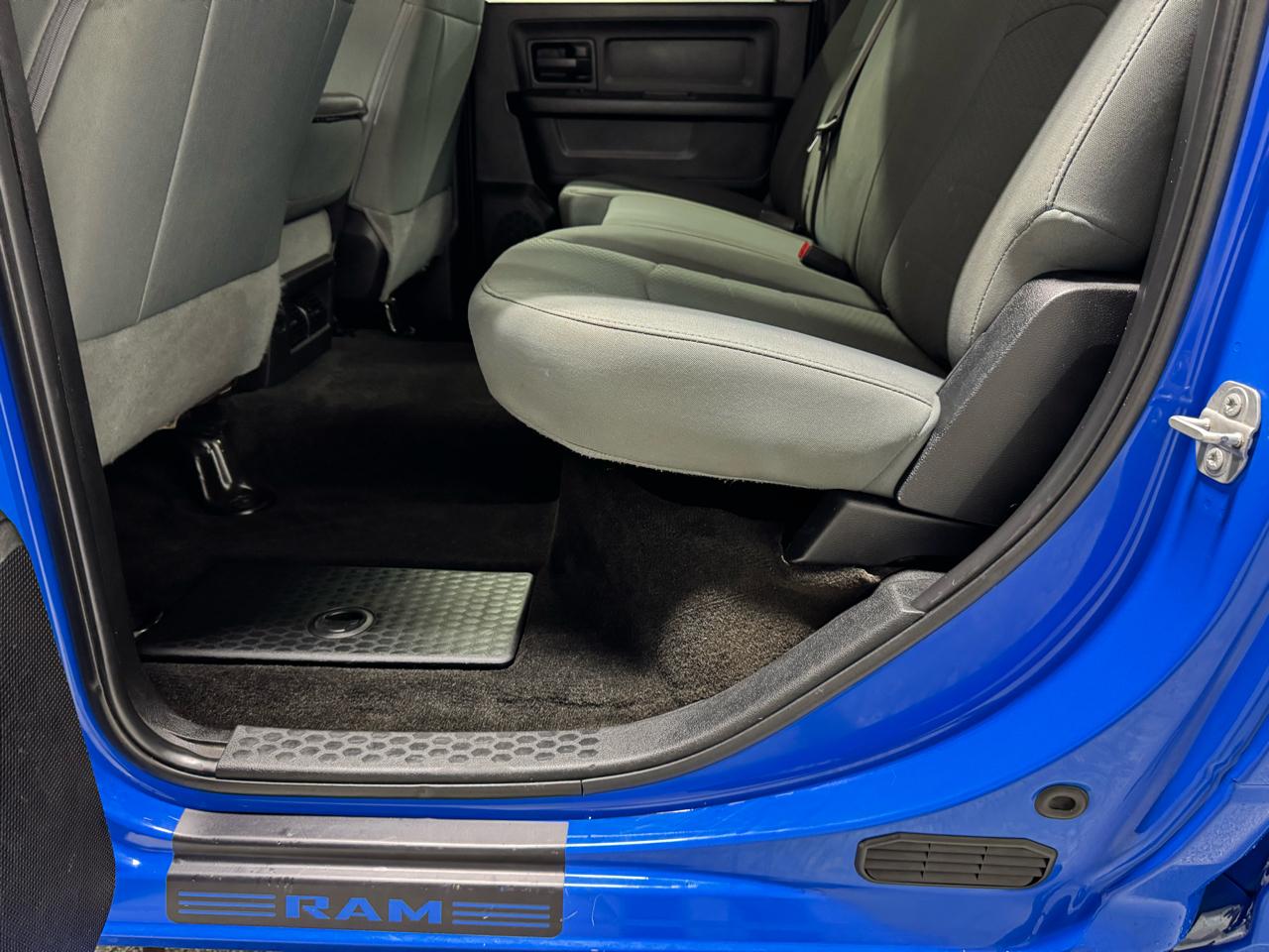 RAM 2500 Tradesman 4x4 Crew Cab 6'4" Box 2017