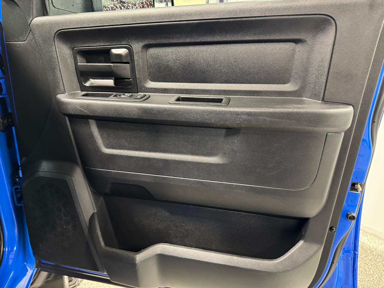 RAM 2500 Tradesman 4x4 Crew Cab 6'4" Box 2017