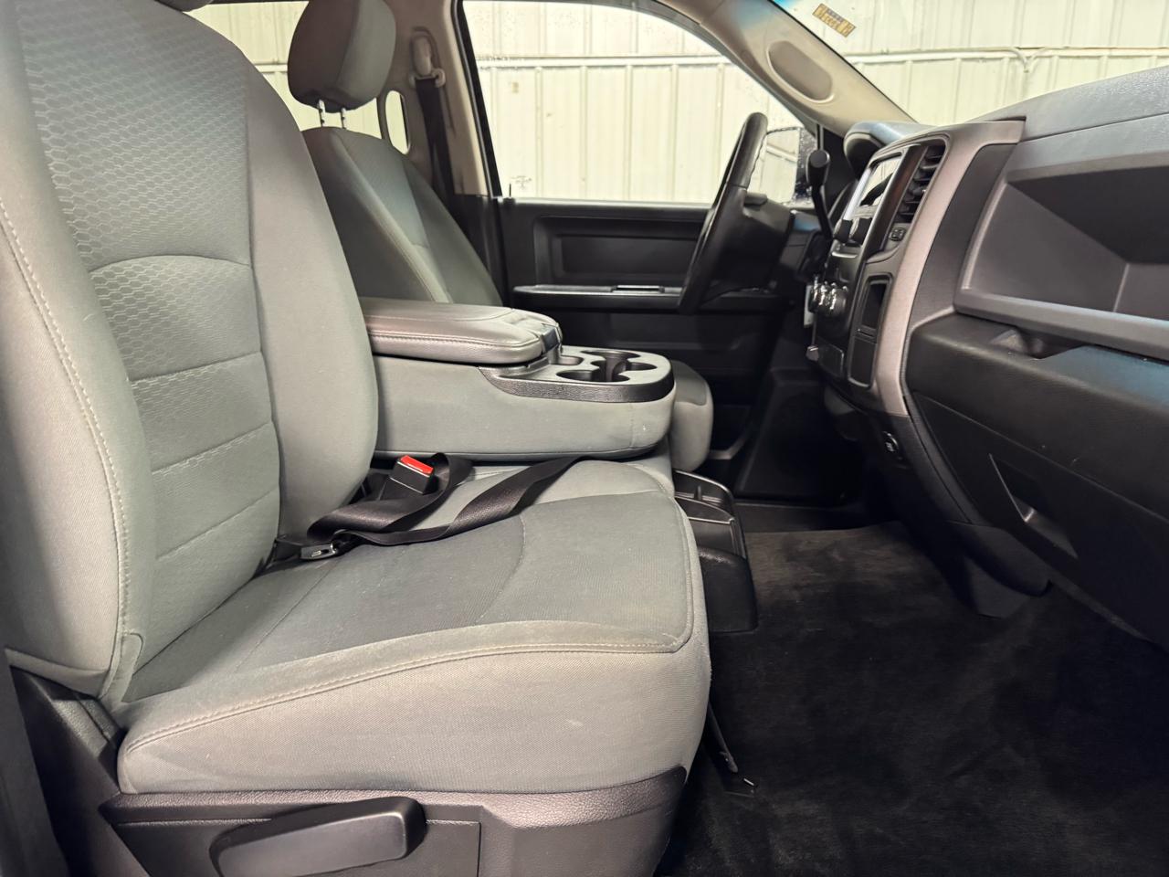 RAM 2500 Tradesman 4x4 Crew Cab 6'4" Box 2017