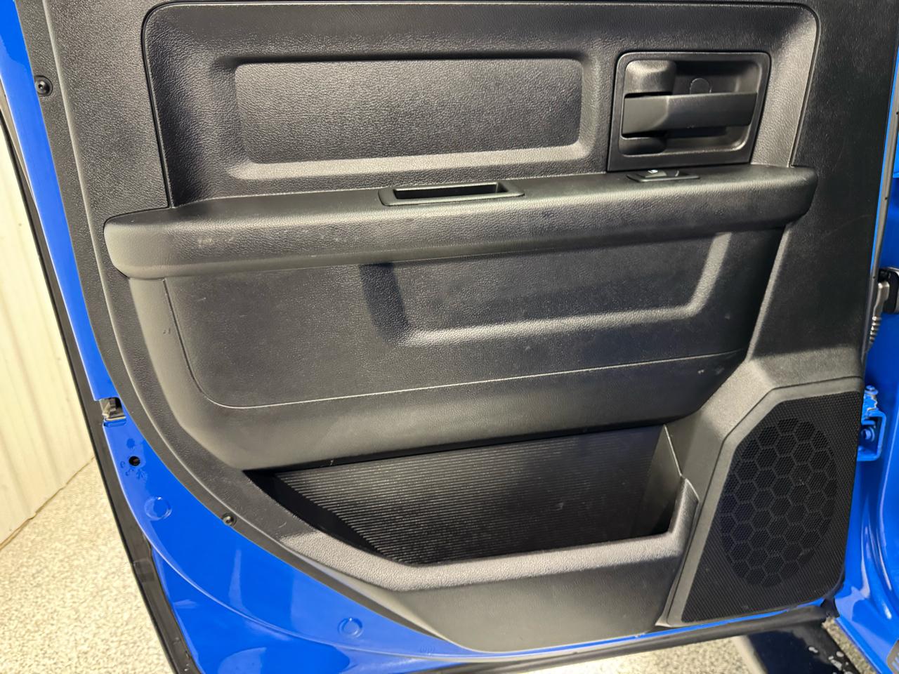 RAM 2500 Tradesman 4x4 Crew Cab 6'4" Box 2017