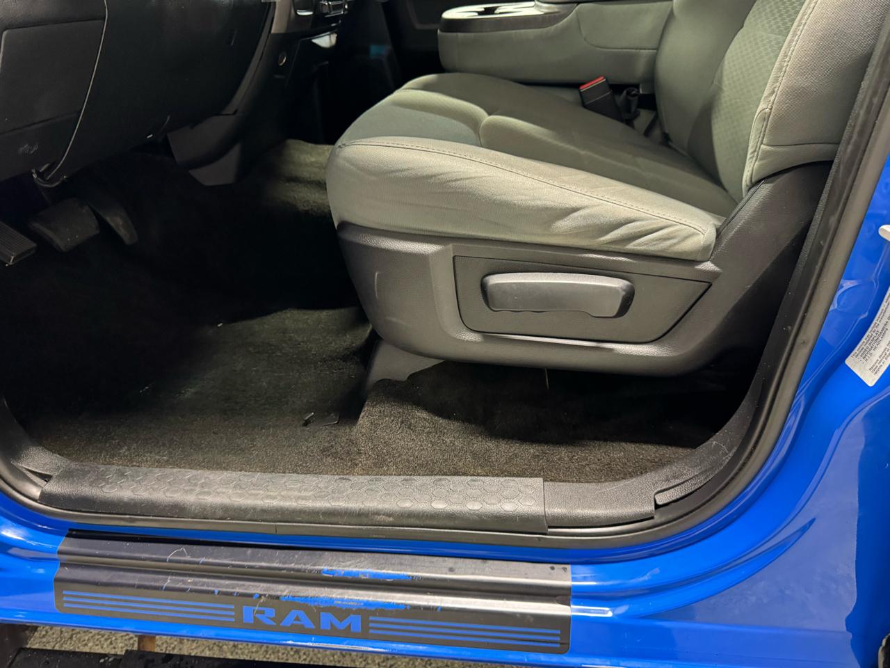 RAM 2500 Tradesman 4x4 Crew Cab 6'4" Box 2017