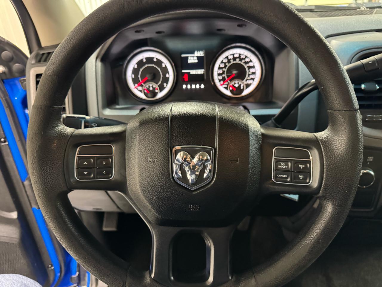 RAM 2500 Tradesman 4x4 Crew Cab 6'4" Box 2017