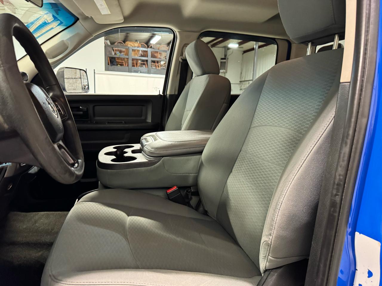 RAM 2500 Tradesman 4x4 Crew Cab 6'4" Box 2017