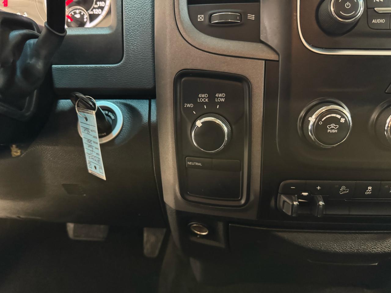 RAM 2500 Tradesman 4x4 Crew Cab 6'4" Box 2017