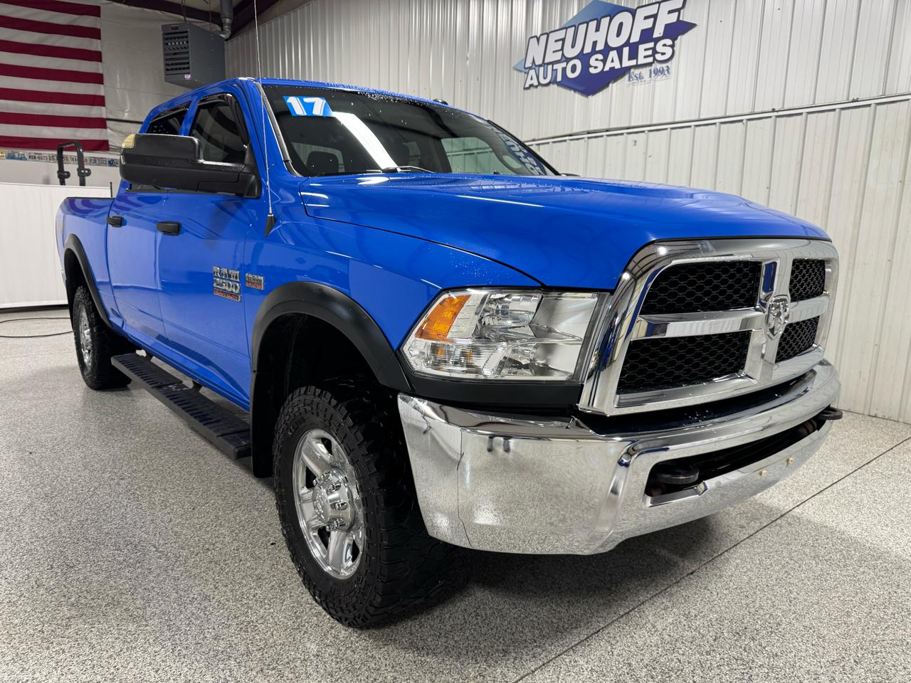 RAM 2500 Tradesman 4x4 Crew Cab 6'4" Box 2017