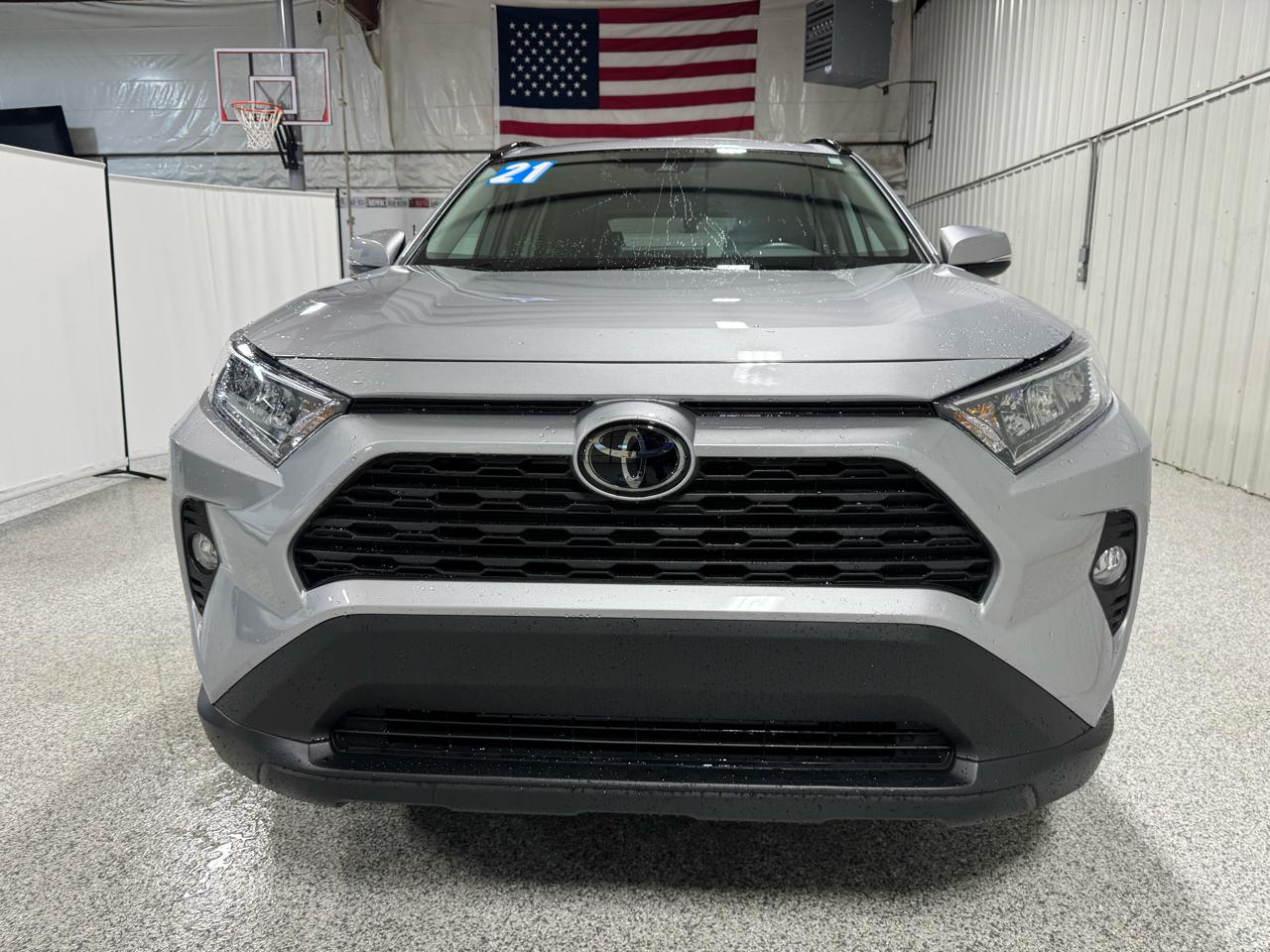 Toyota RAV4 XLE AWD (Natl) 2021