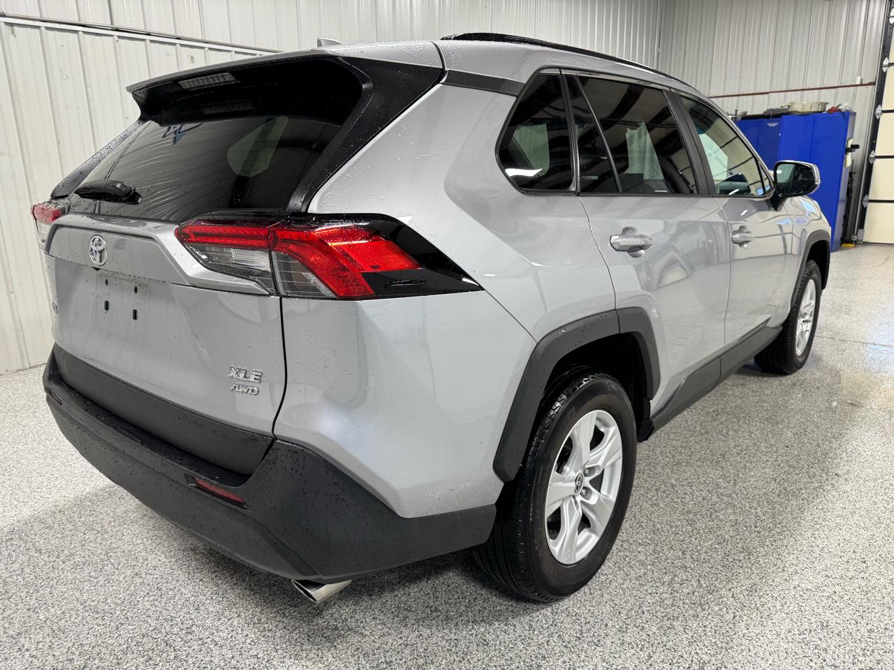 Toyota RAV4 XLE AWD (Natl) 2021