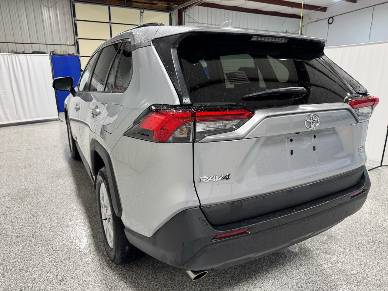 Toyota RAV4 XLE AWD (Natl) 2021