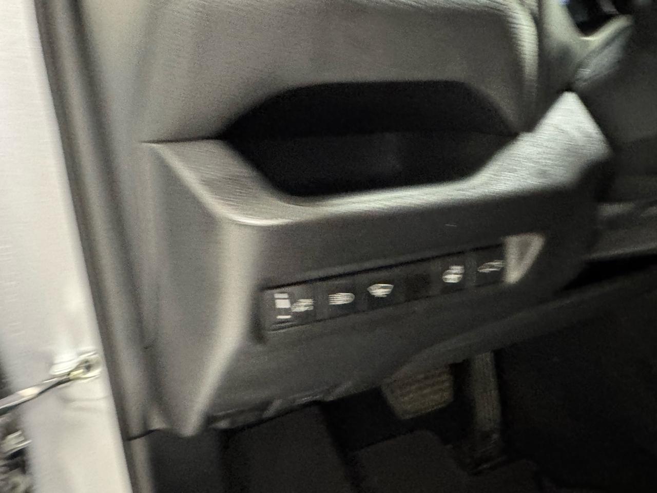 Toyota RAV4 XLE AWD (Natl) 2021