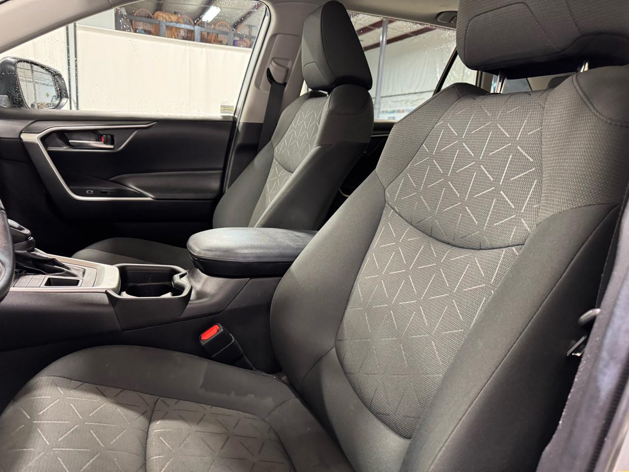 Toyota RAV4 XLE AWD (Natl) 2021