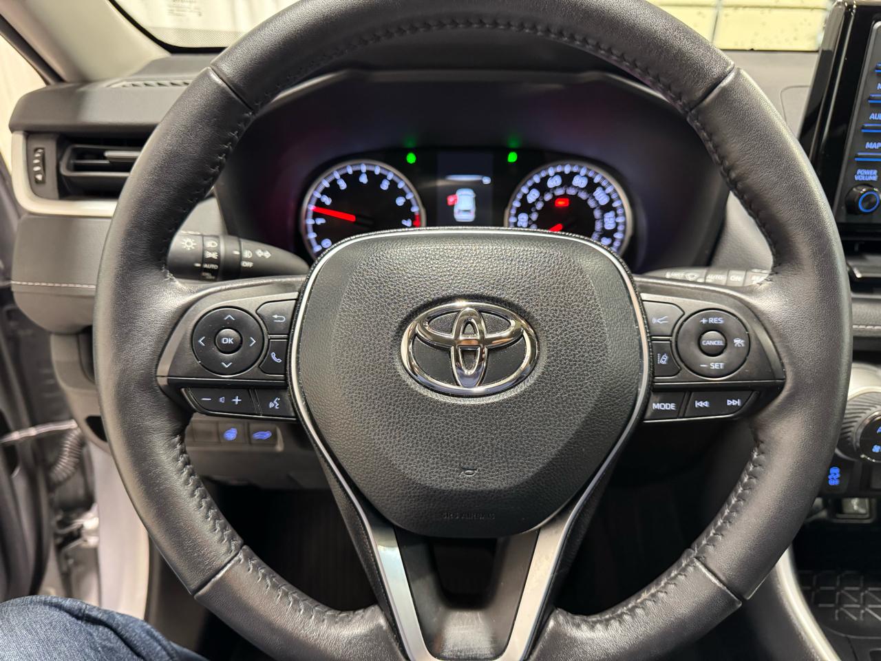 Toyota RAV4 XLE AWD (Natl) 2021