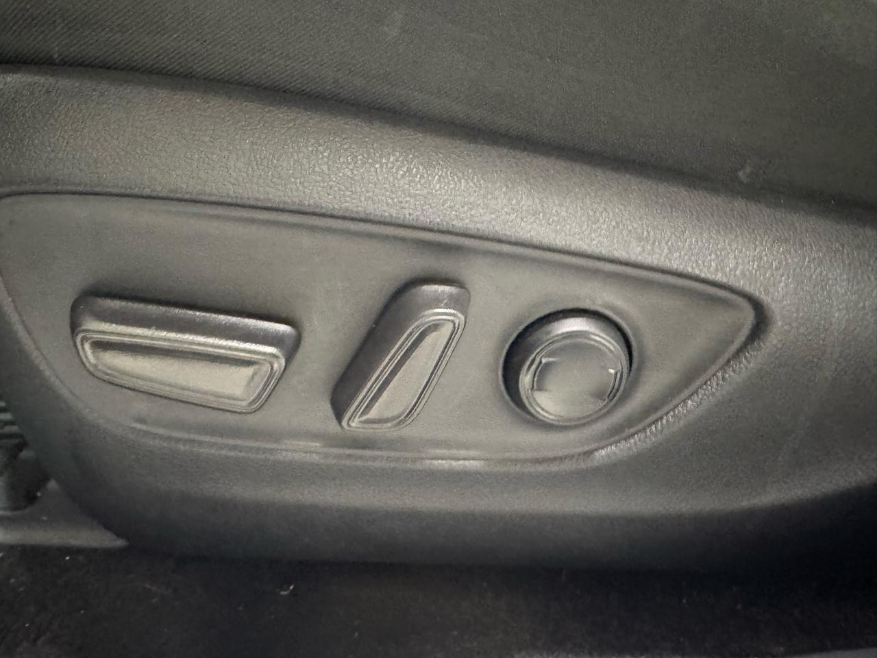 Toyota RAV4 XLE AWD (Natl) 2021