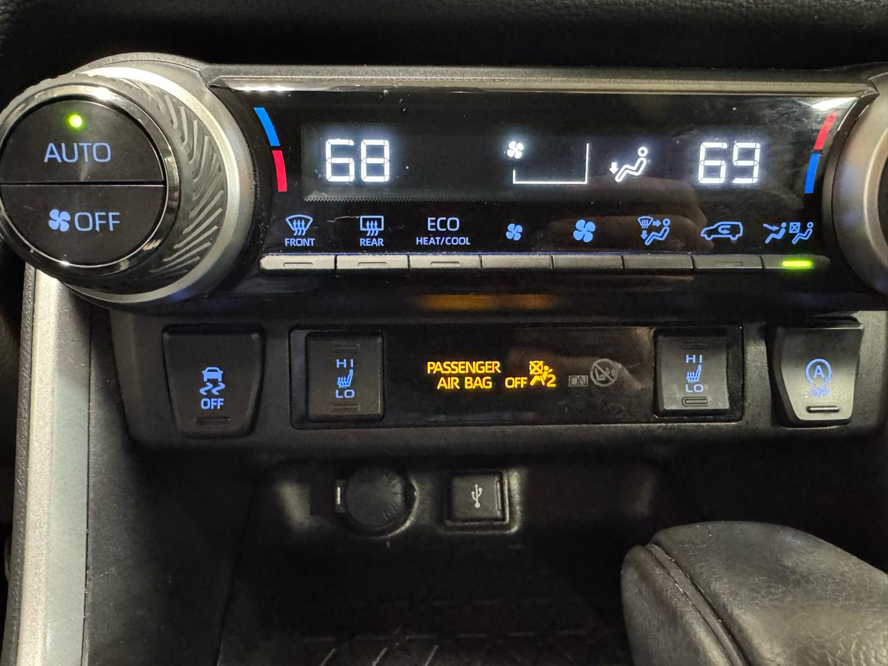 Toyota RAV4 XLE AWD (Natl) 2021