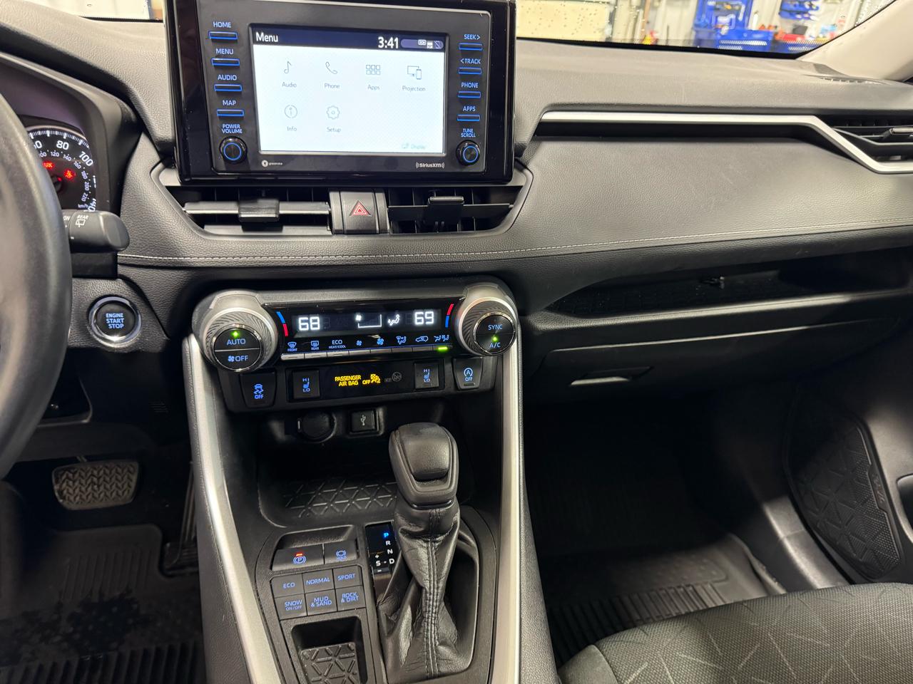 Toyota RAV4 XLE AWD (Natl) 2021