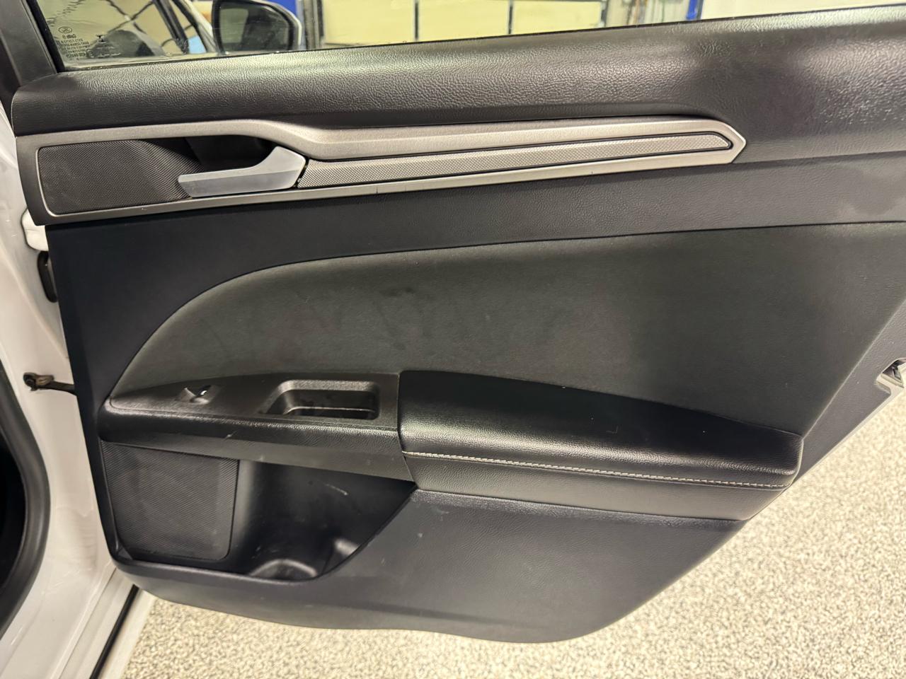 Ford Fusion SE FWD 2020