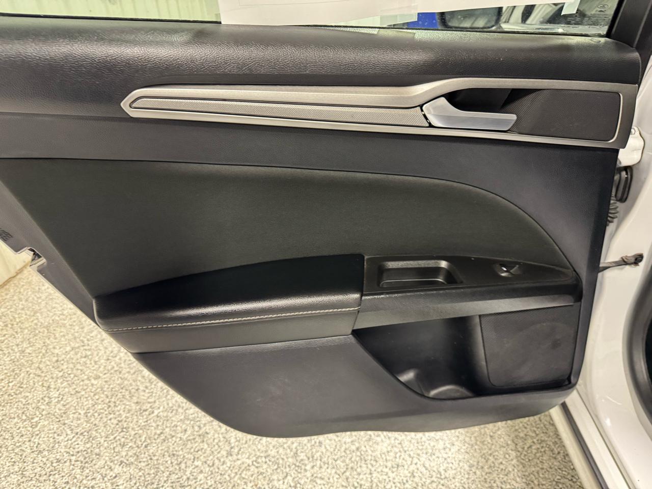 Ford Fusion SE FWD 2020