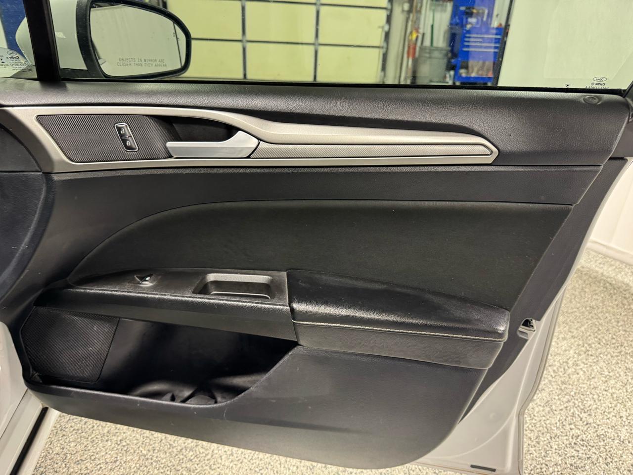 Ford Fusion SE FWD 2020