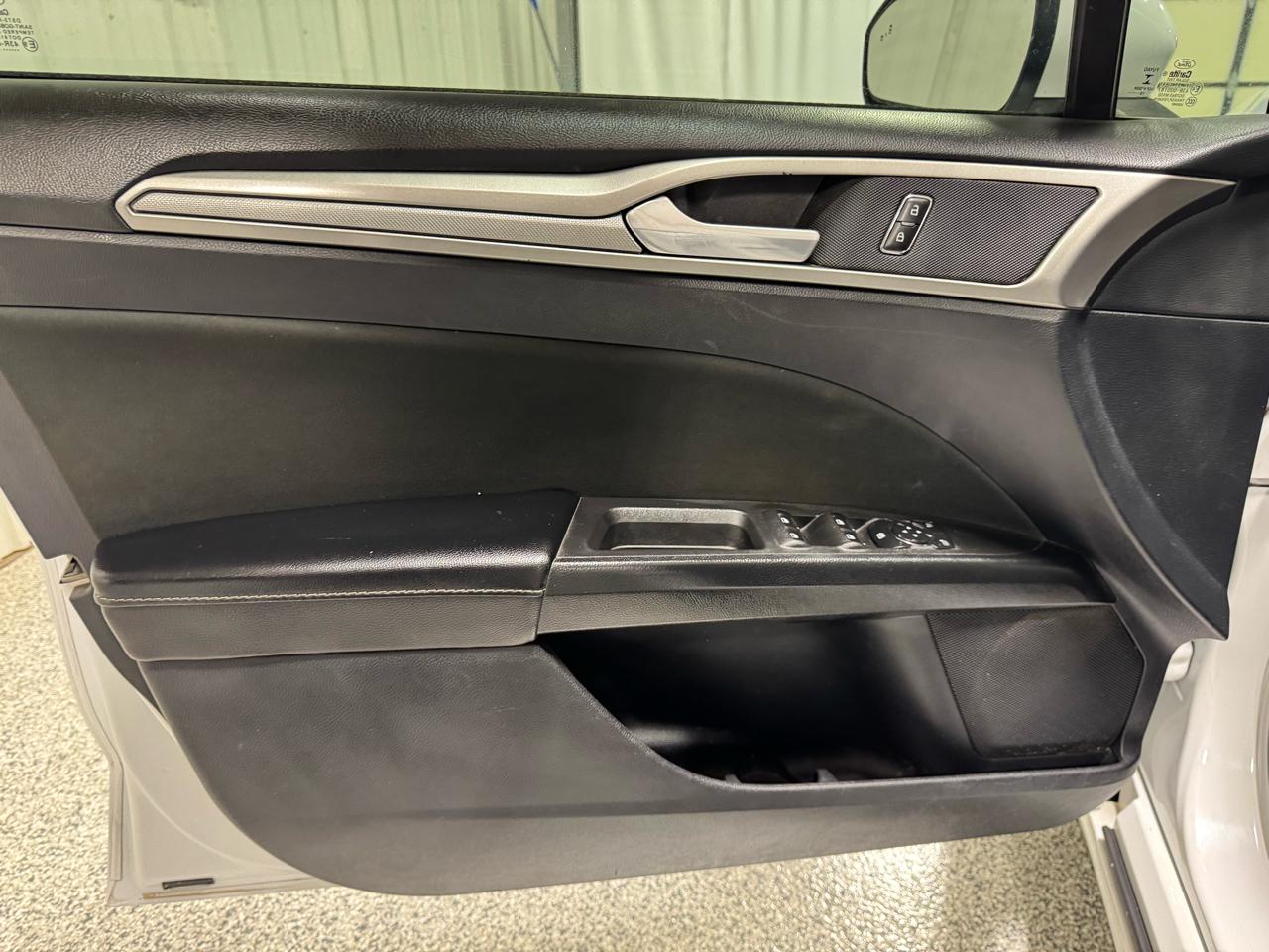 Ford Fusion SE FWD 2020