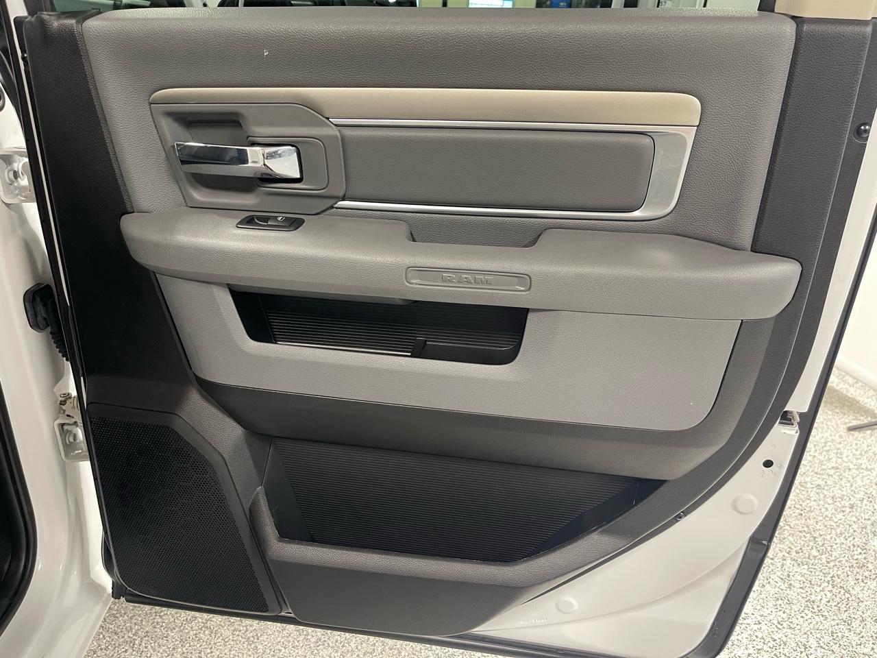 RAM 1500 Classic Big Horn 4x4 Crew Cab 5'7" Box 2019