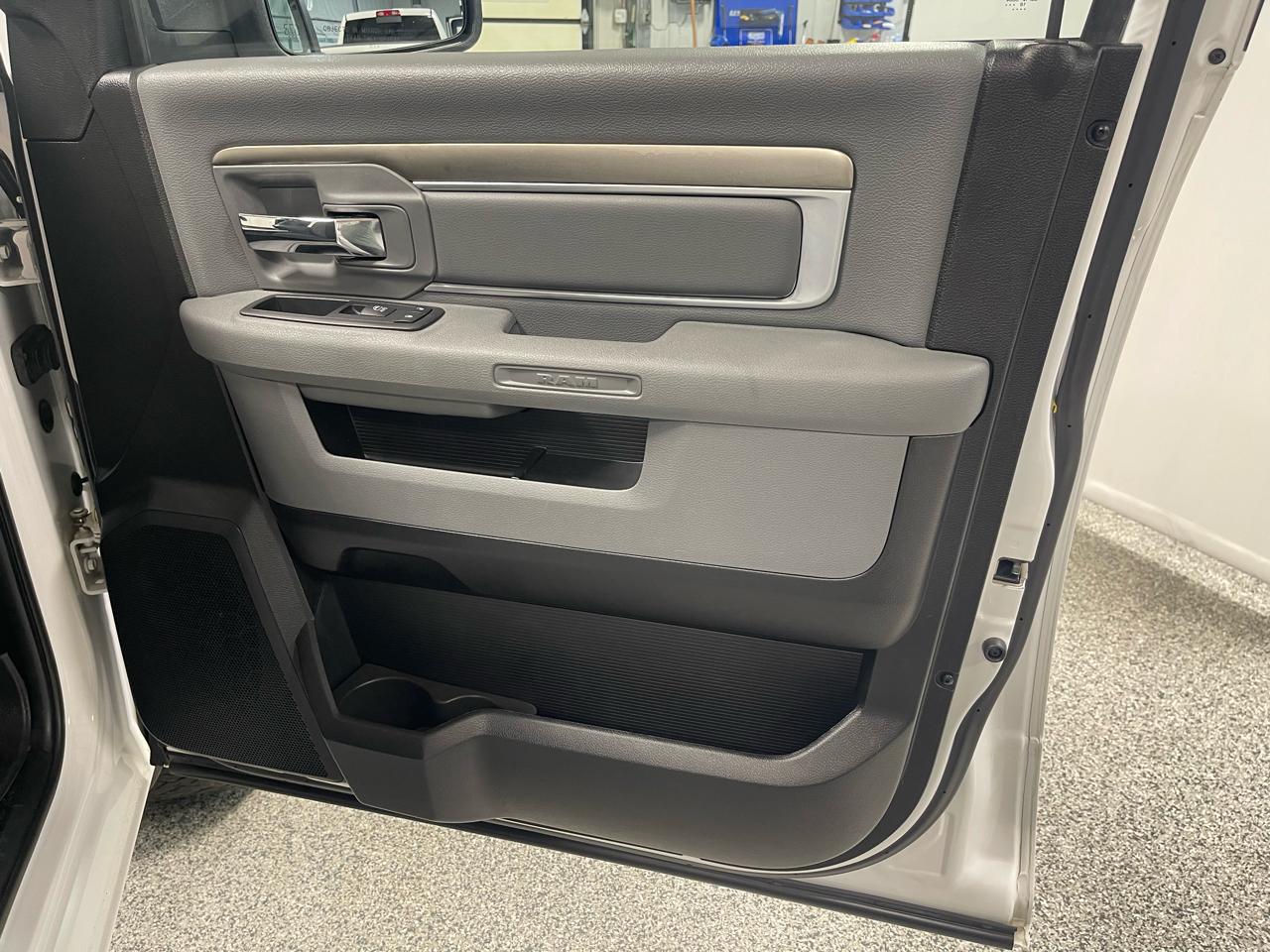 RAM 1500 Classic Big Horn 4x4 Crew Cab 5'7" Box 2019