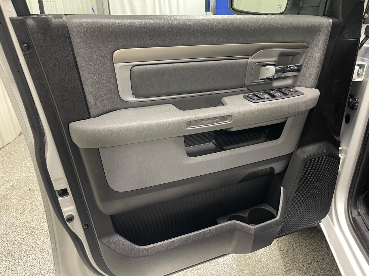 RAM 1500 Classic Big Horn 4x4 Crew Cab 5'7" Box 2019