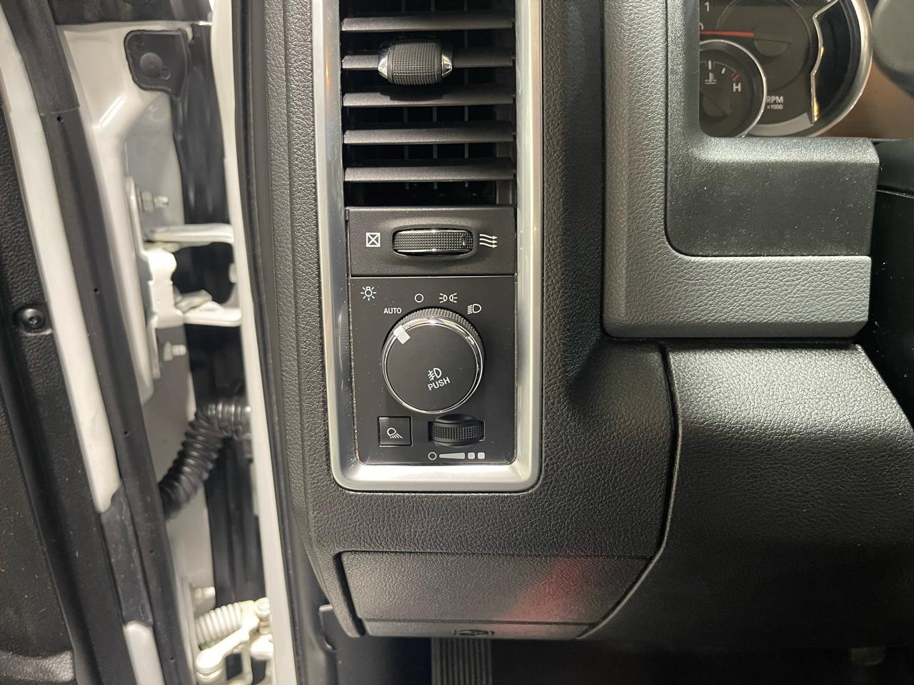 RAM 1500 Classic Big Horn 4x4 Crew Cab 5'7" Box 2019