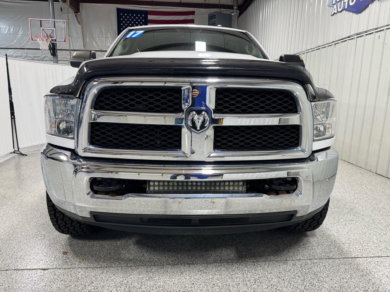 RAM 2500 SLT 4x4 Crew Cab 6'4" Box 2017