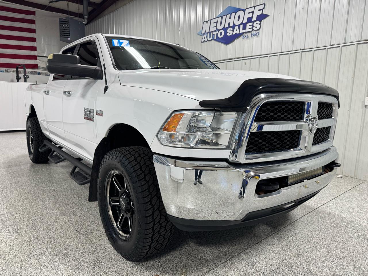RAM 2500 SLT 4x4 Crew Cab 6'4" Box 2017