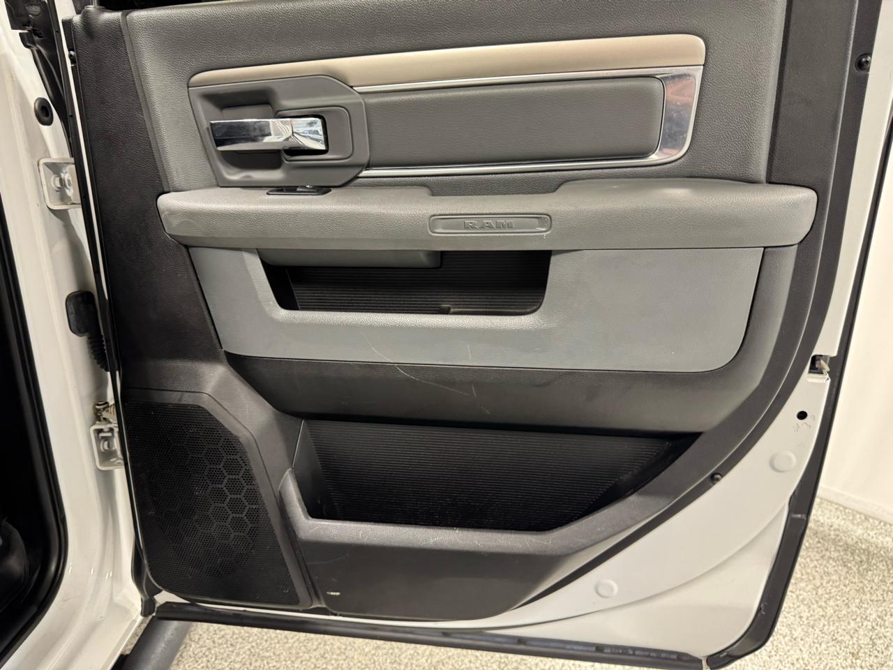 RAM 2500 SLT 4x4 Crew Cab 6'4" Box 2017