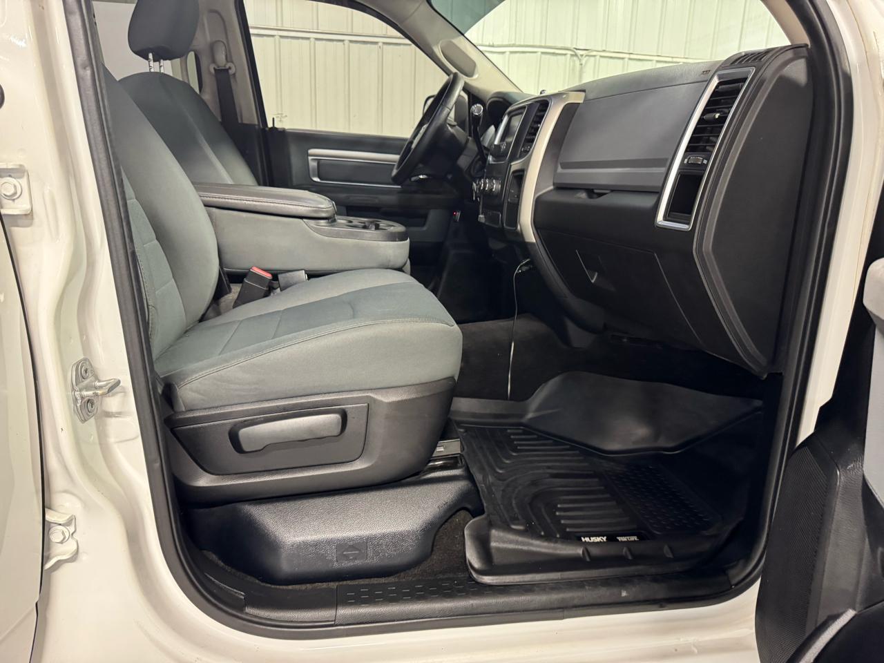 RAM 2500 SLT 4x4 Crew Cab 6'4" Box 2017