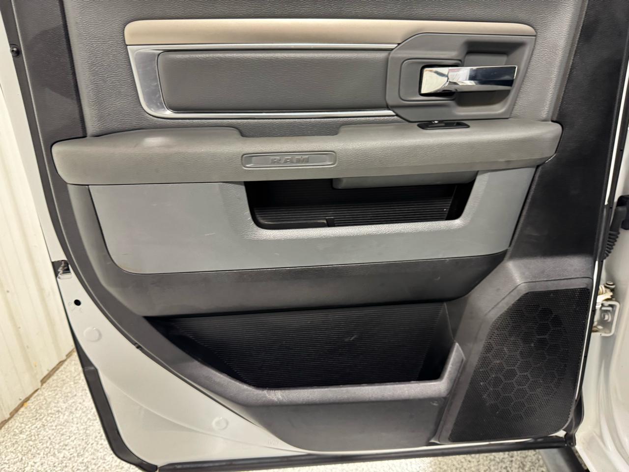 RAM 2500 SLT 4x4 Crew Cab 6'4" Box 2017