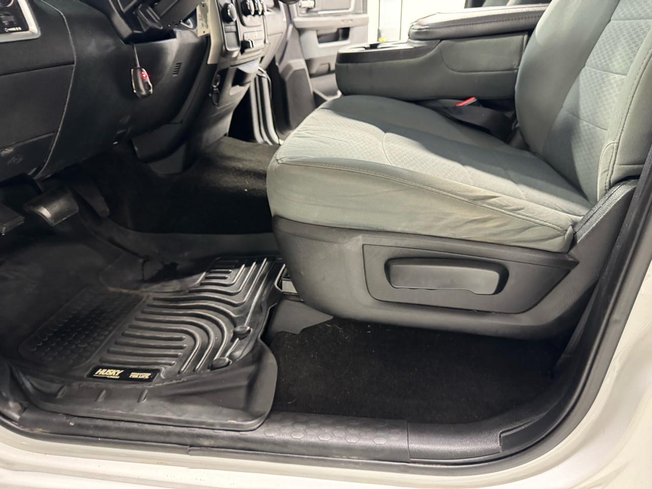 RAM 2500 SLT 4x4 Crew Cab 6'4" Box 2017