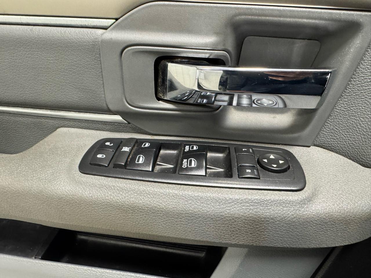 RAM 2500 SLT 4x4 Crew Cab 6'4" Box 2017