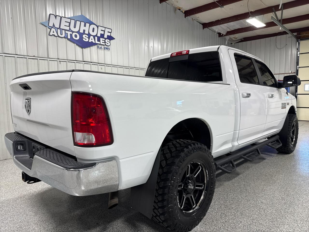 RAM 2500 SLT 4x4 Crew Cab 6'4" Box 2017
