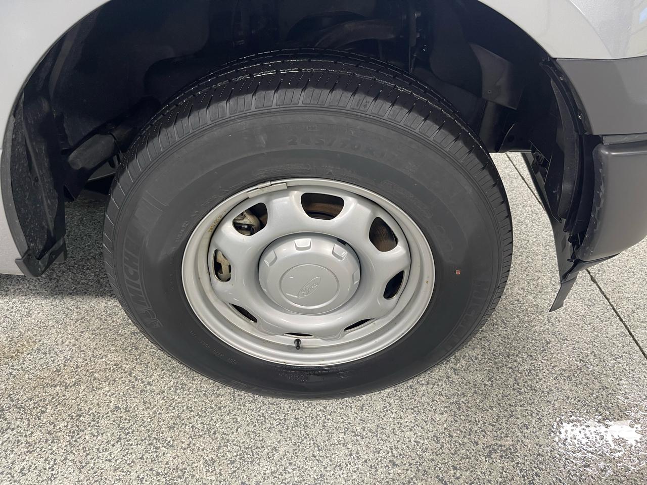 Ford F-150 2WD Reg Cab 122.5" XL 2020